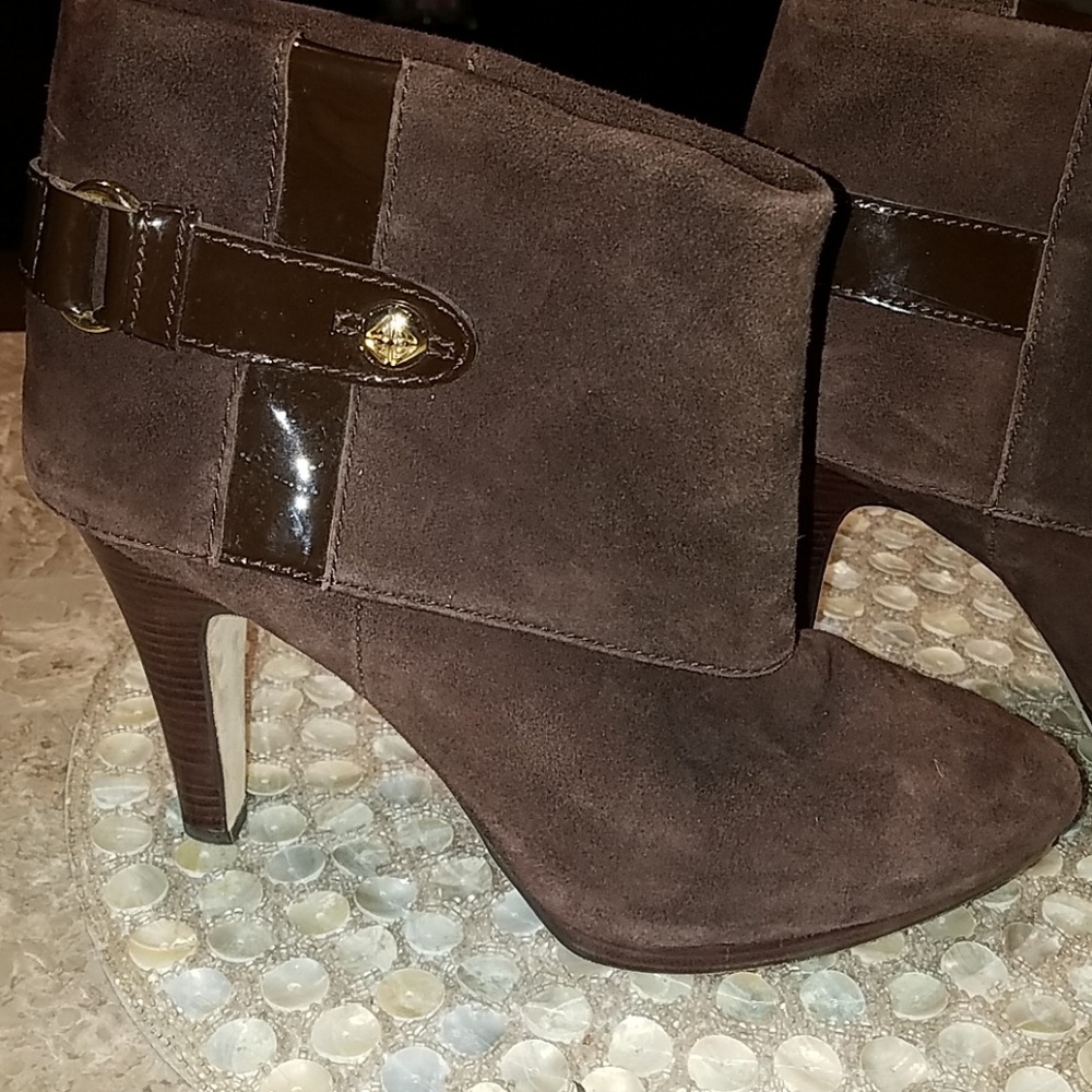 Boots - Picture 2 of 7